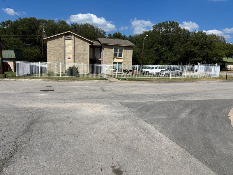 Building Photo - 2906 Sweeney Ln