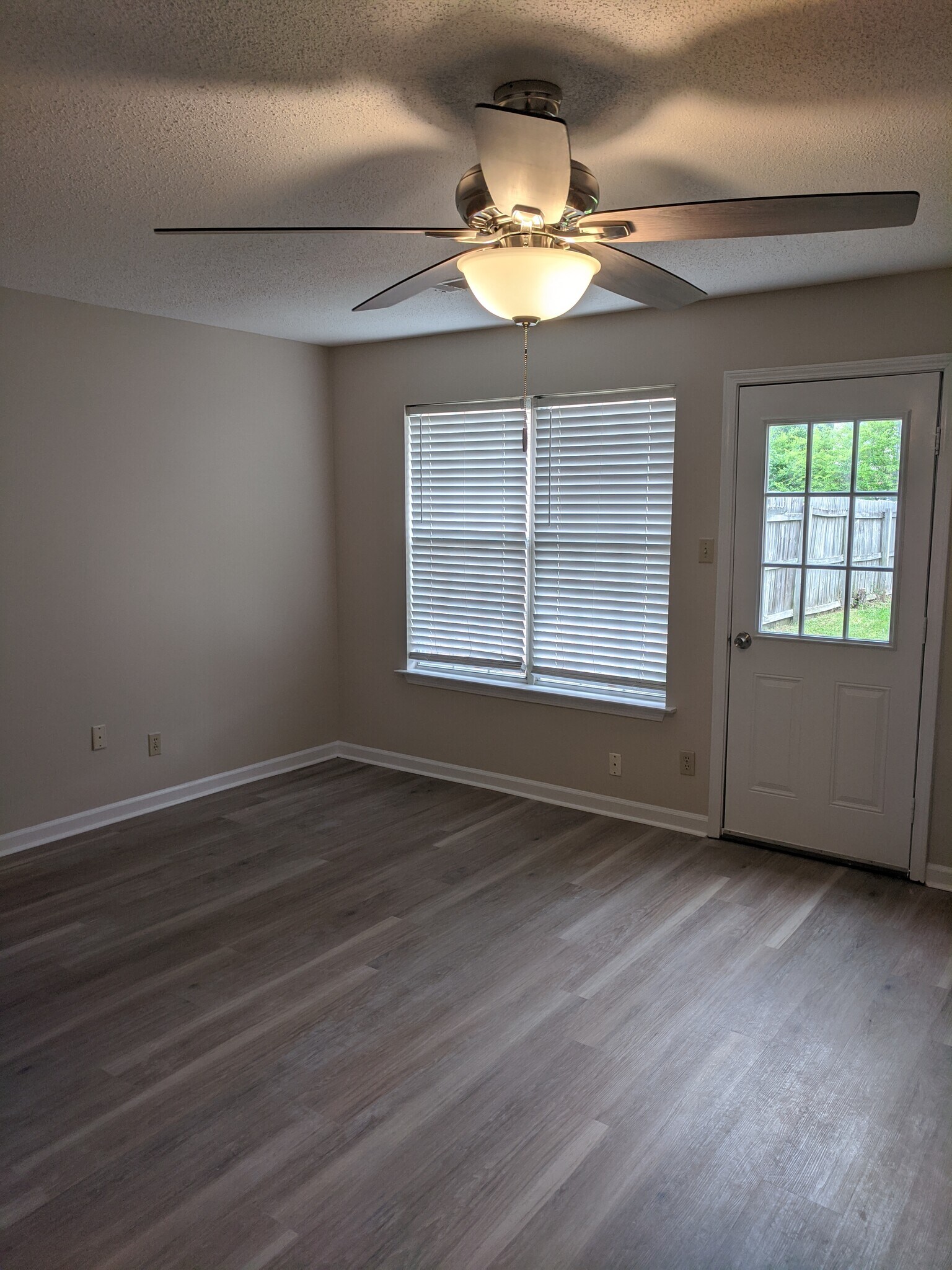 Building Photo - 7746 Shadowland Dr