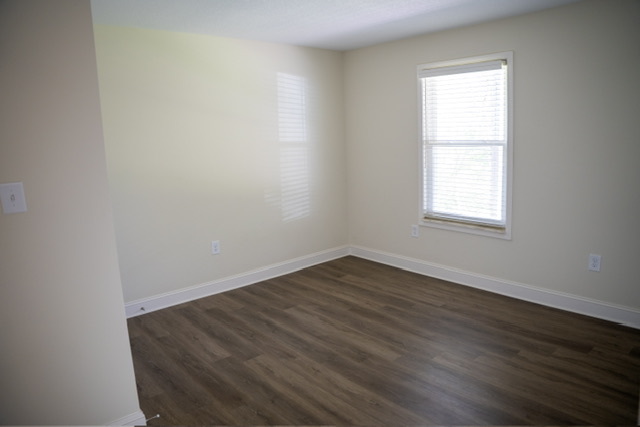 Building Photo - 1142 Paradise Dr