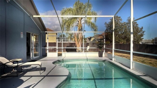 Building Photo - 605 Rochester Loop