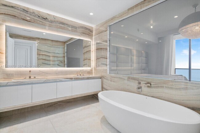 Building Photo - 17901 Collins Ave