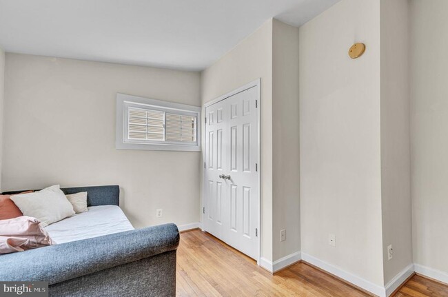 Building Photo - 4415 Elmwood Dr