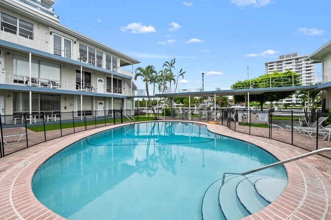 Building Photo - 741 Bayshore Dr