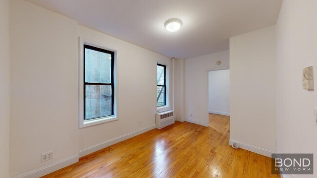 Building Photo - 425 E 65th St