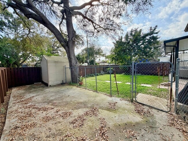 Building Photo - 243 SW 5th St