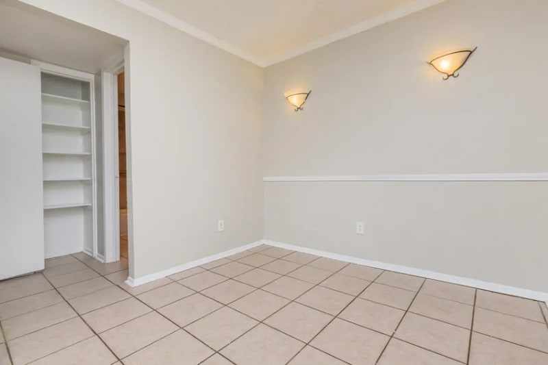 Building Photo - 4645 Ocean Dr