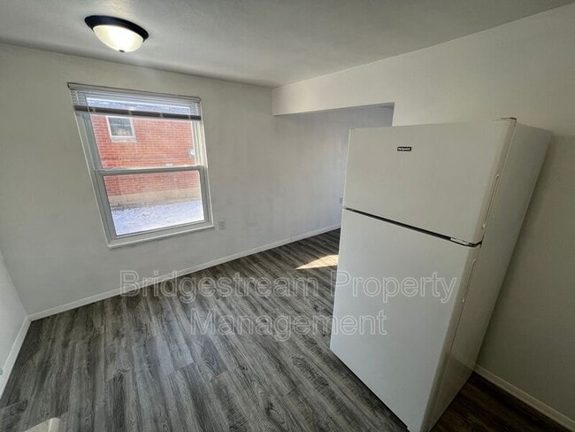 Building Photo - 158 Forest St