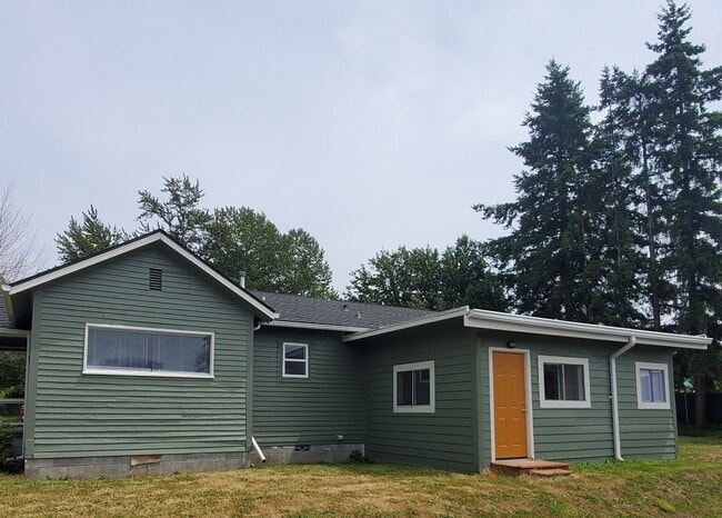 Building Photo - 2 Bedroom, 1 Bathroom Home with a Den for ...