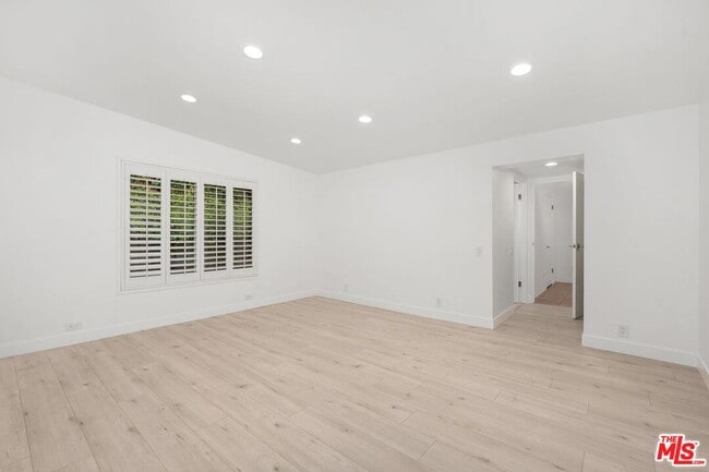 Building Photo - 1248 Bienveneda Ave