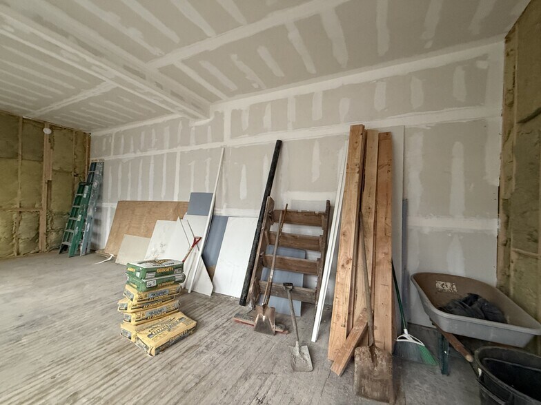 Building Photo - 166 Ward St