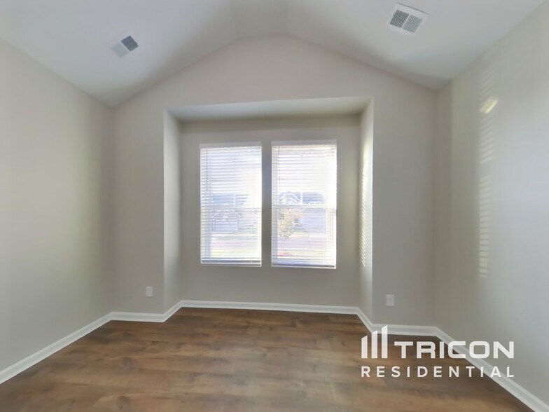 Building Photo - 7662 Tanglewood Wy