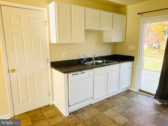 Building Photo - 45326 Stark Dr