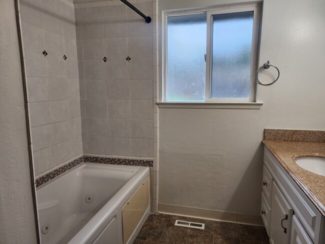 Building Photo - 17824 Pesante Rd