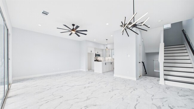 Building Photo - 3411 Daphne St