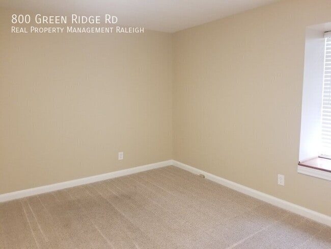 Building Photo - 800 Green Ridge Dr