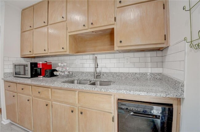 Building Photo - 711 Campbell Cir