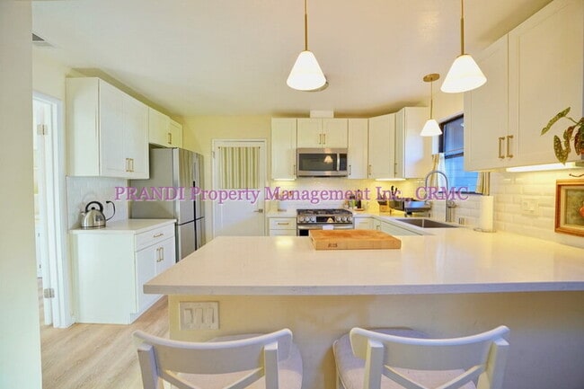 Building Photo - 245 Solano St