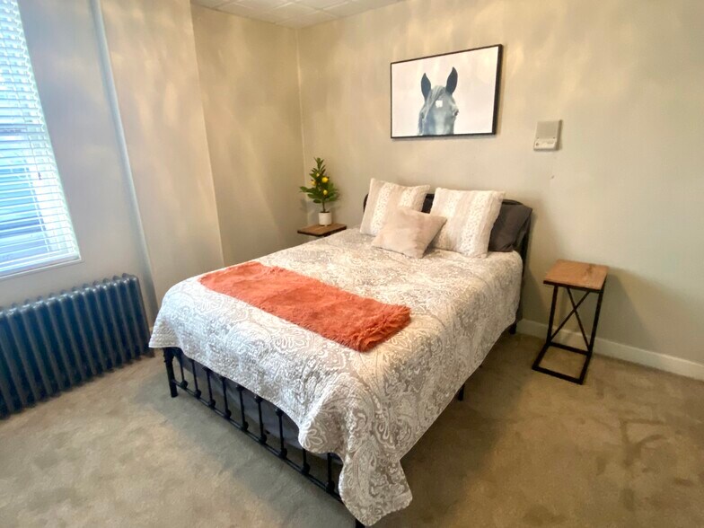 Main Bedroom with Huge Closet - 208 Walnut St