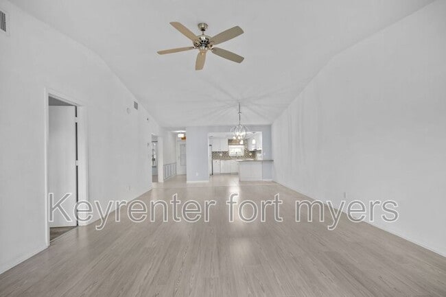 Building Photo - 15350 Moonraker Ct