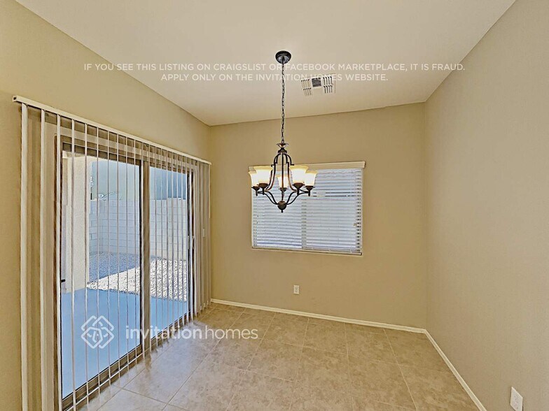 Building Photo - 336 S Travis