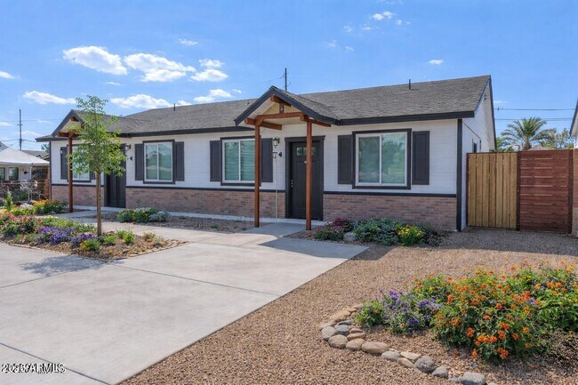 Building Photo - 113 N 88th Pl