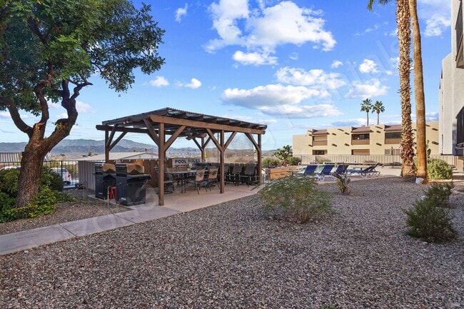 Building Photo - CENTRALLY LOCATED 1 BEDROOM CONDO