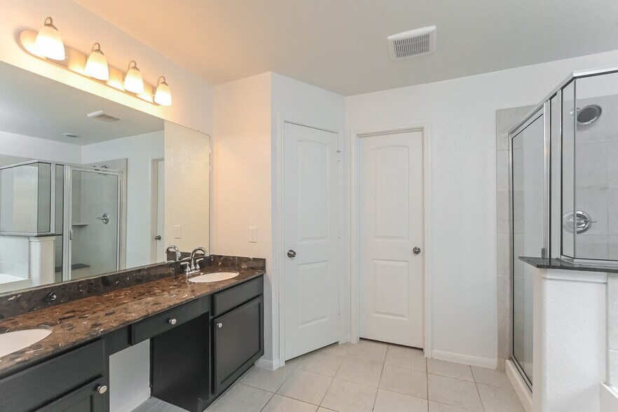 Building Photo - 5119 Gulf Stream Ln