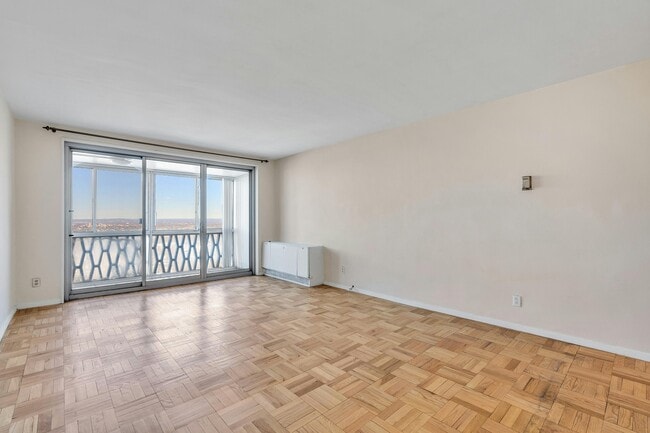 Building Photo - 2100 Linwood Ave