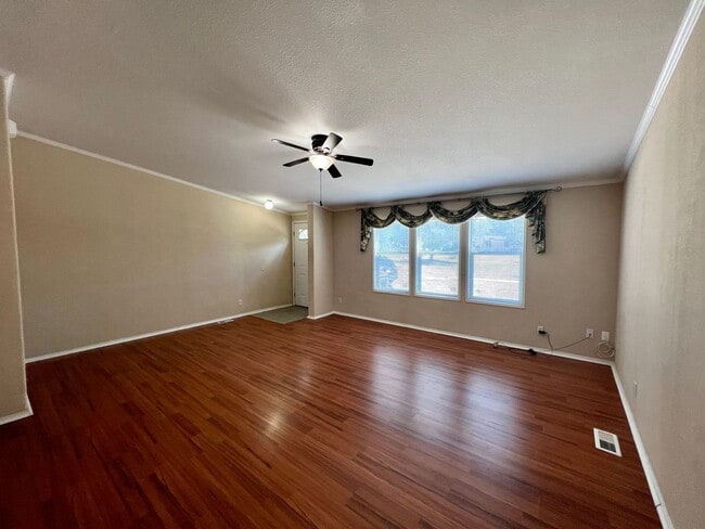 Building Photo - **APPLICATION RECEIVED** Live Large in This Beautiful Adkins Retreat!