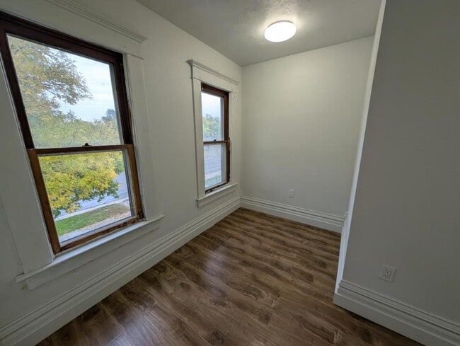 Building Photo - 421 Pine St