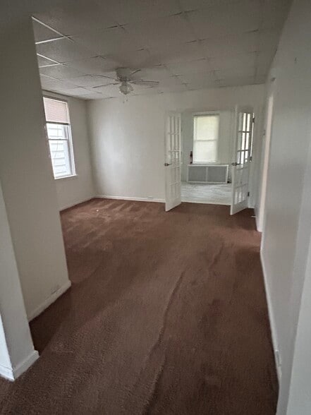Building Photo - 114 Simmons Ave