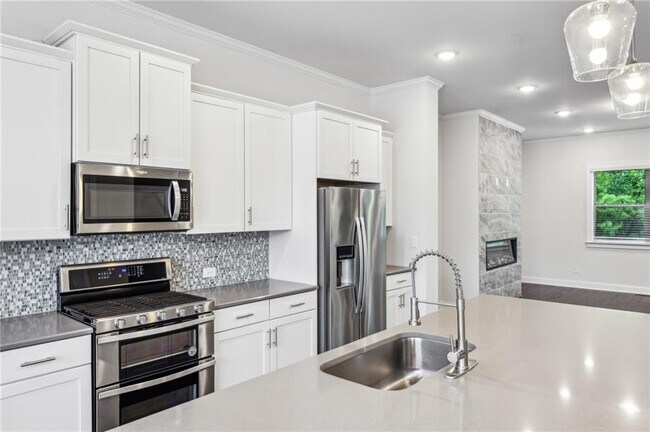 Building Photo - 687 Avondale Creek Dr.