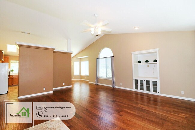 Building Photo - 5826 Beaumont Dr