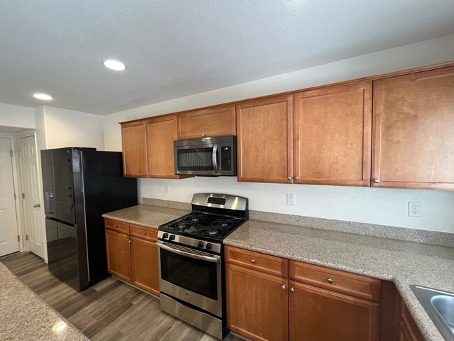 Building Photo - Rooftop Views and 3bed house for rent