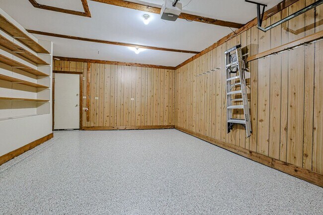 Building Photo - 650 Patricia Ln