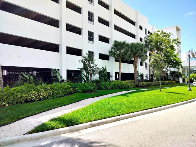 Building Photo - 14951 Royal Oaks Ln