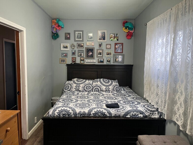 bedroom 2 - 3631 N Kimball Ave