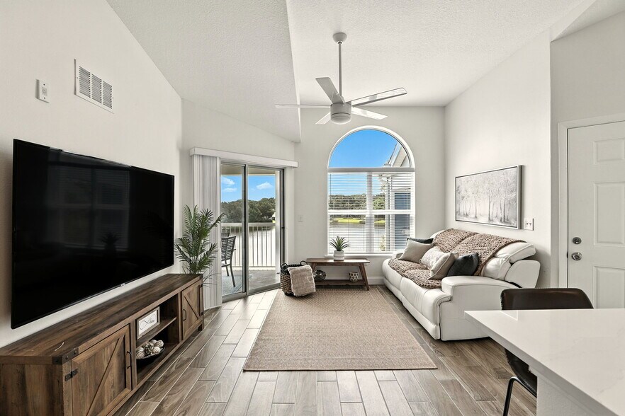 Building Photo - 2549 Grassy Point Dr