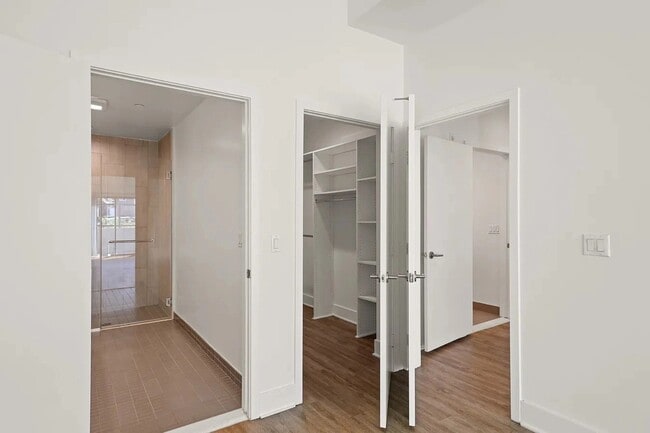 Interior Photo - 5308 Sepulveda Blvd