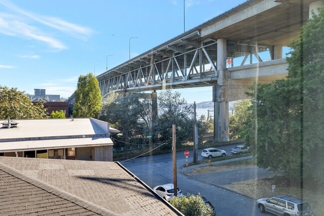 Building Photo - Modern 2-Bedroom Townhome in the Heart of ...