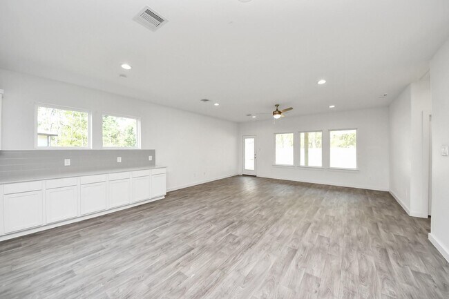 Building Photo - 10438 Plateau Pt Trl