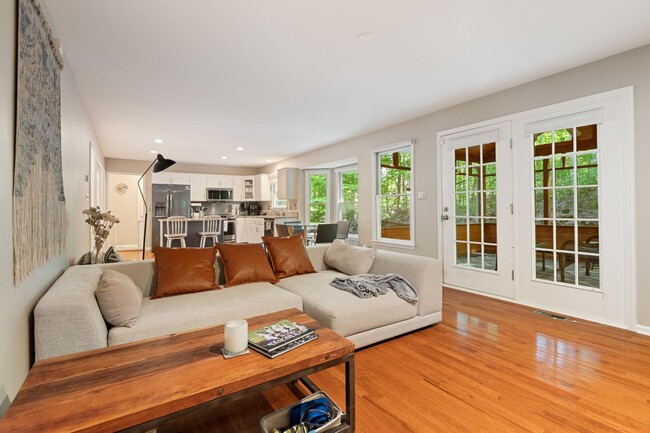 Building Photo - Single Family Home: Durham/Chapel Hill Line