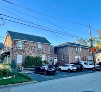 Building Photo - 122 E Main St