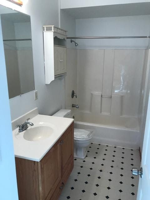 Building Photo - 2773 N. 27th Street - 3 Bedroom Upper