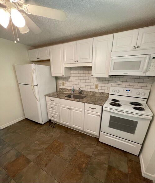 Kitchen - 12337 Buffing Rd