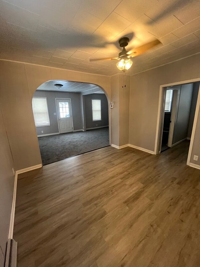 Building Photo - Single Family Home Available!