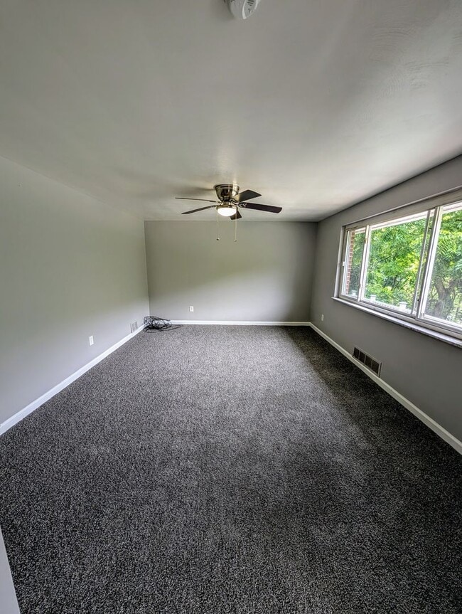 Building Photo - MODERN 3 BEDROOM HOME IN SOUTH PARK!