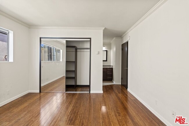 Building Photo - 1033 6th St