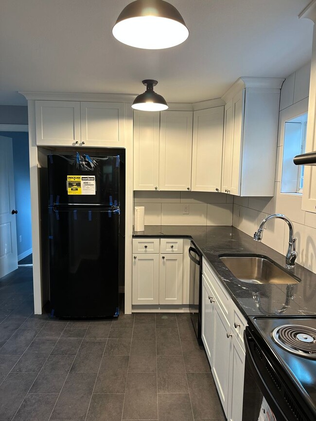 Building Photo - Affordable 3/1 Duplex in Plant City