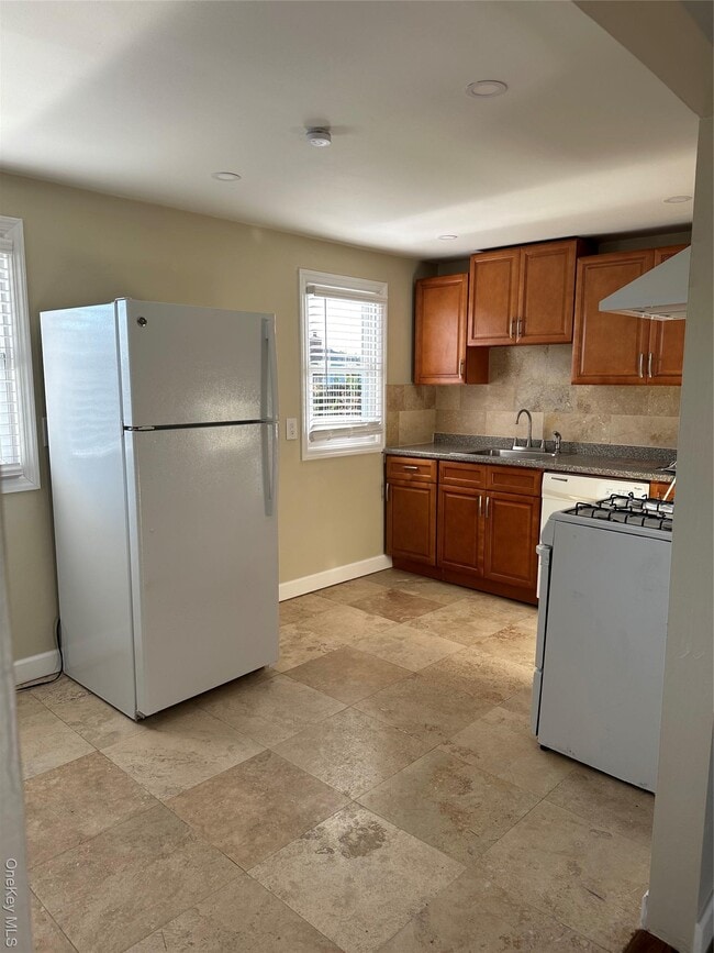 Building Photo - 753 S Walnut St